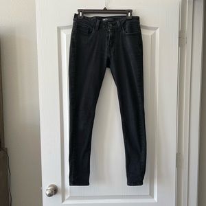 Black Levi’s jean legging size 29x30